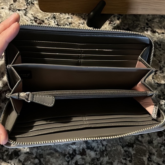 Coach - Picture 3 of 11